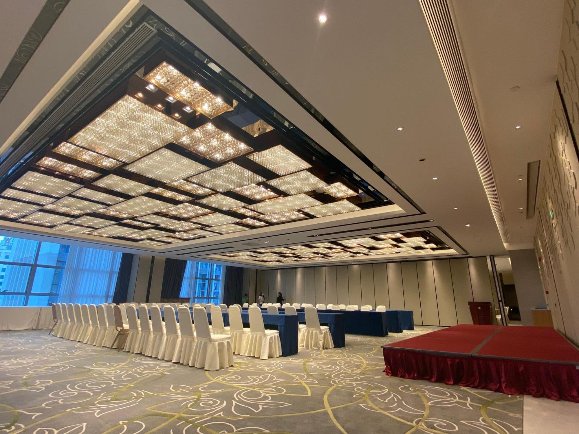 Holiday Inn Guangzhou South Lake Hotel - Ideal For Business & Leisure المظهر الخارجي الصورة
