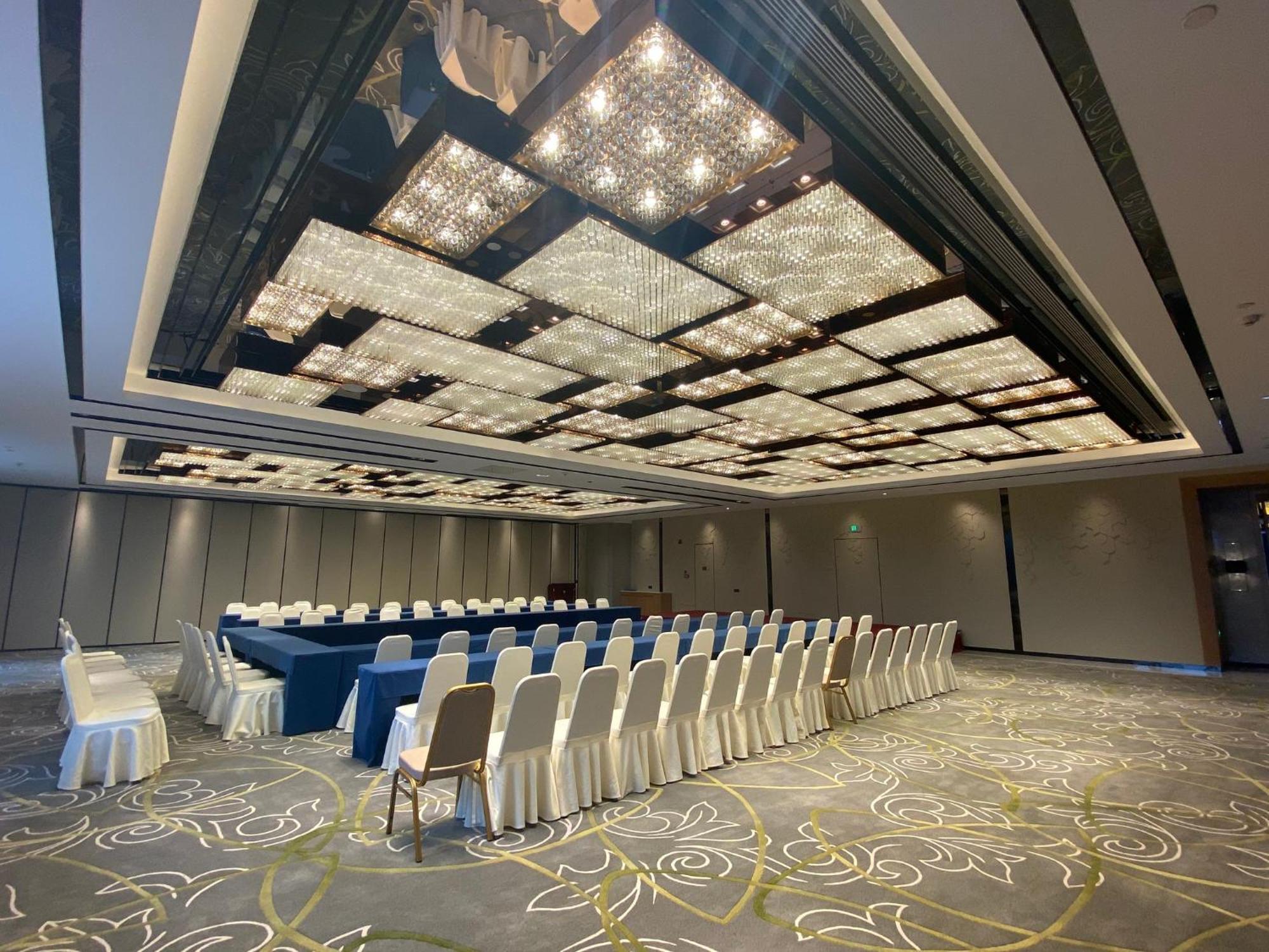 Holiday Inn Guangzhou South Lake Hotel - Ideal For Business & Leisure المظهر الخارجي الصورة
