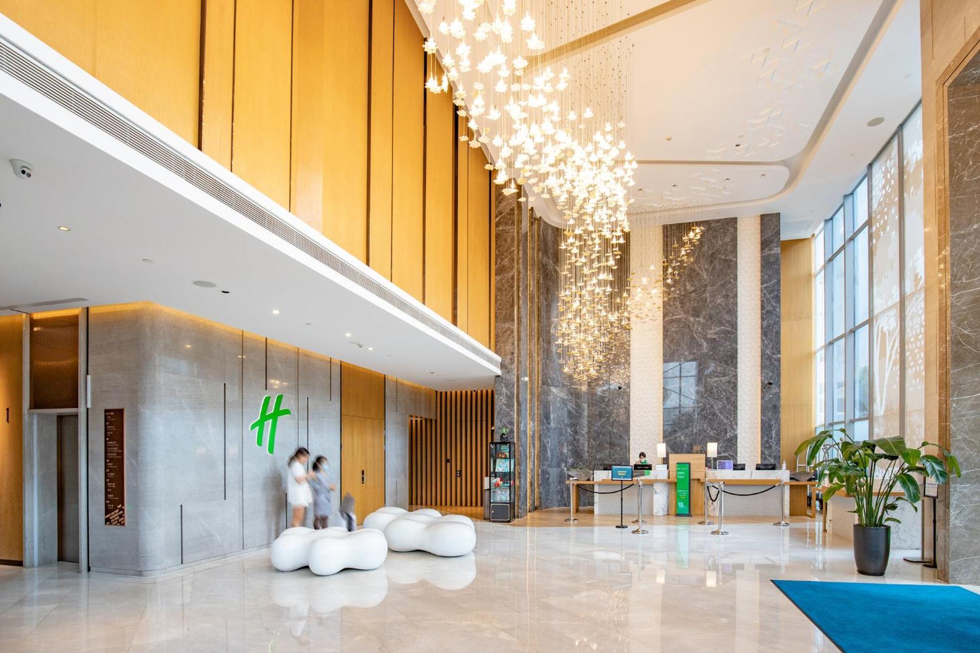 Holiday Inn Guangzhou South Lake Hotel - Ideal For Business & Leisure المظهر الخارجي الصورة