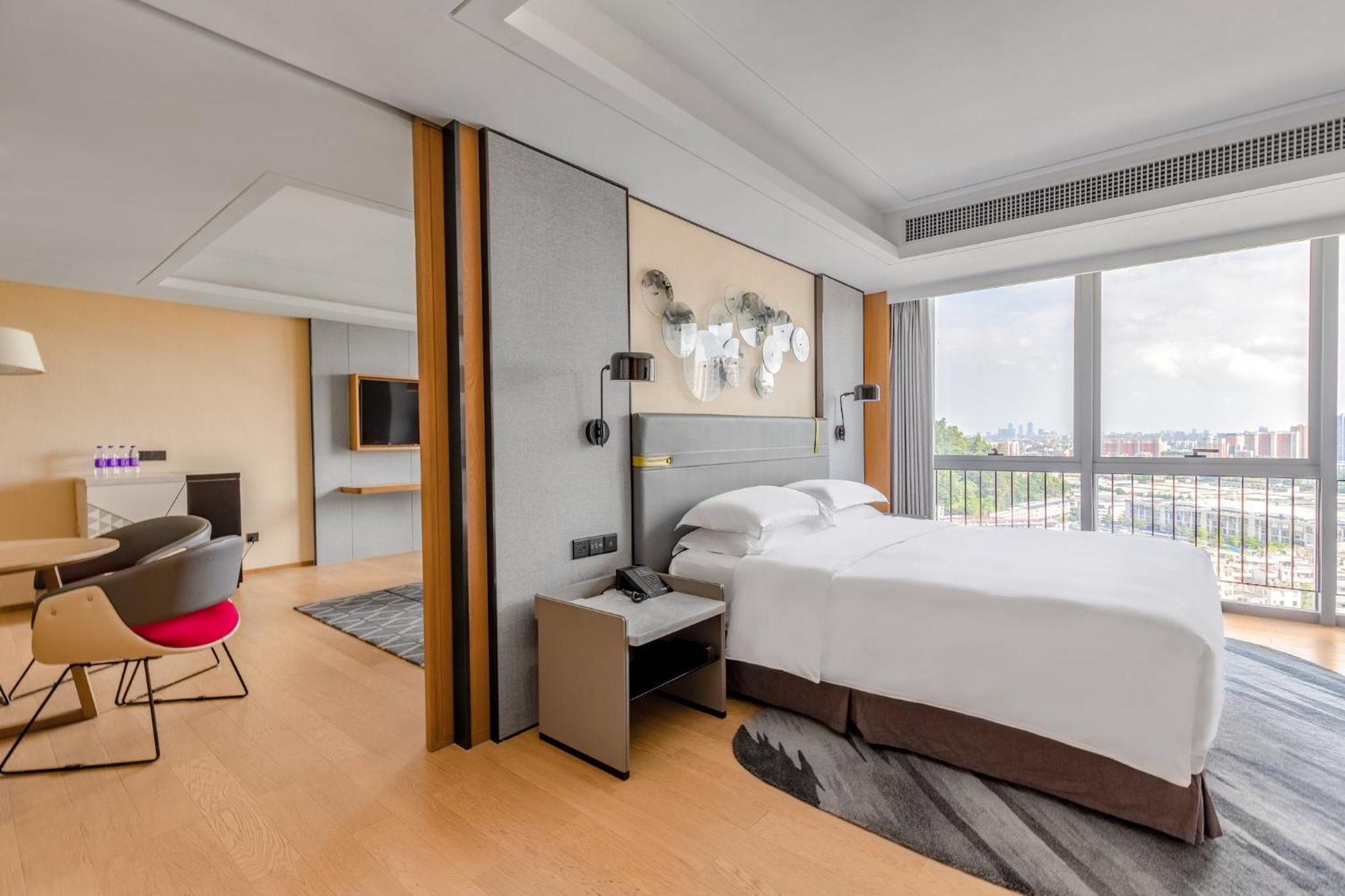 Holiday Inn Guangzhou South Lake Hotel - Ideal For Business & Leisure المظهر الخارجي الصورة